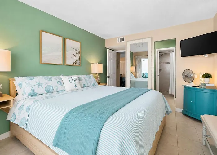 Beachfront With Gulf Views Pools Hot Tubs Tennis Courts Gym Ac & W&d Holiday home